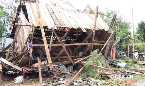 越南多地遭遇雷暴：暴雨闪电来袭 致10人伤亡 财产损失严重