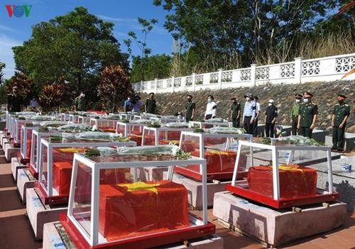 昆嵩省为战争时期在老挝和柬埔寨牺牲的英烈举行安葬仪式