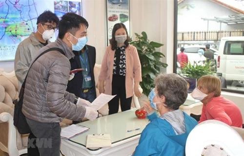 越南为受疫情影响留在越南的外国公民办理签证和居留证延期创造便利条件
