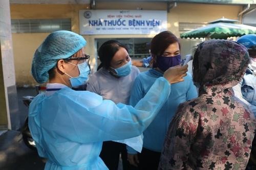 新冠肺炎疫情：胡志明市近2000人完成14天的隔离期并返回家乡