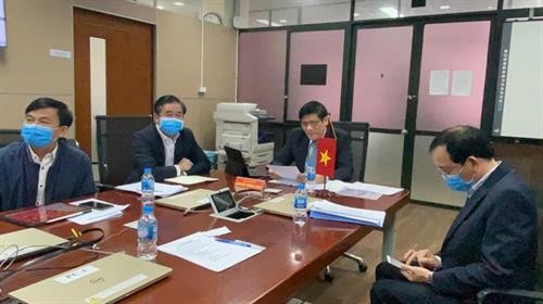 越南卫生部副部长阮青龙与老挝卫生部部长召开视频会议
