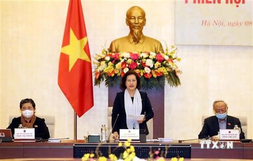 越南国会常委会召开特别会议 讨论援助遭受新冠肺炎疫情影响的居民问题