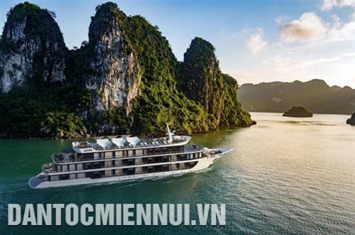Quảng Ninh cho phép mở lại dịch vụ tham quan, lưu trú trên vịnh Hạ Long