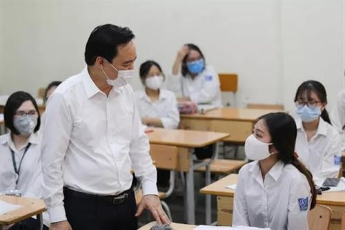 Bộ trưởng Phùng Xuân Nhạ: Không bắt học sinh làm quá nhiều bài kiểm tra