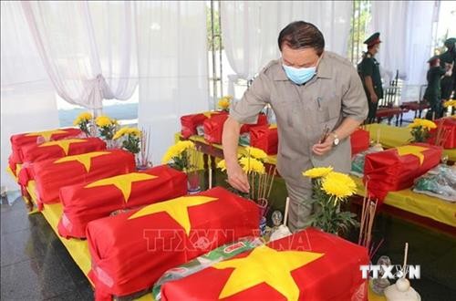 广治省为16具在老挝牺牲越南烈士的遗骸举行追悼会和安葬仪式