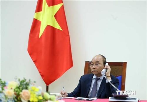 越南政府总理阮春福与日本首相安倍晋三通电话