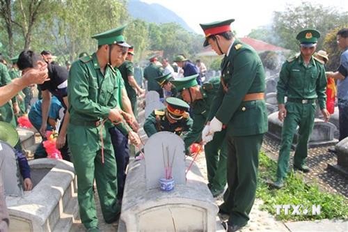 清化省为援老牺牲的越南志愿军和专家烈士举行追悼会和安葬仪式