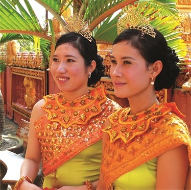 Độc đáo trang phục truyền thống phụ nữ Khmer