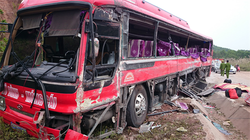 Tai nạn giao thông thảm khốc ở Quảng Ninh làm 6 người thiệt mạng