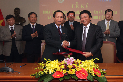 Lễ ký thỏa thuận hợp tác giữa Thông tấn xã Việt Nam và Viện Hàn lâm Khoa học xã hội Việt Nam
