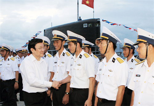 Chủ tịch nước Trương Tấn Sang thăm các đơn vị hải quân