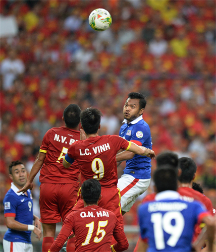 Bán kết lượt đi Cup AFF-Việt Nam thắng Malaysia 2-1