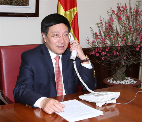 Phó Thủ tướng, Bộ trưởng Ngoại giao Phạm Bình Minh điện đàm với Ủy viên Quốc vụ Trung Quốc Dương Khiết Trì