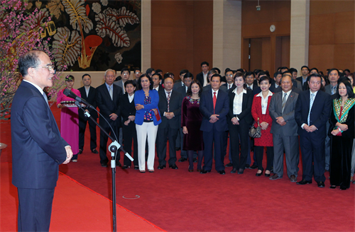 Chủ tịch Quốc hội Nguyễn Sinh Hùng thăm, động viên cán bộ, công chức, một số cơ quan Trung ương đầu Xuân Ất Mùi