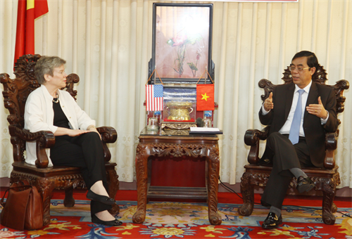 Thứ trưởng Ngoại giao Hoa Kỳ thăm và làm việc tại Quảng Trị về khắc phục hậu quả bom mìn
