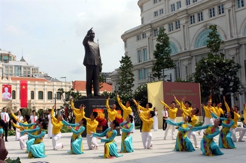 Khánh thành Tượng đài Chủ tịch Hồ Chí Minh tại Thành phố Hồ Chí Minh