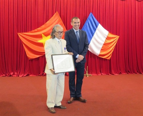 Hai công dân ở Thừa Thiên-Huế được tặng Huân chương của Cộng hòa Pháp 