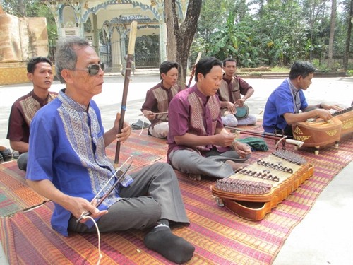 Người nghệ nhân khiếm thị với niềm đam mê âm nhạc dân tộc Khmer