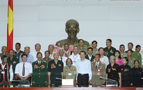 Phó Thủ tướng Vũ Văn Ninh tiếp Đoàn đại biểu người có công tỉnh Kon Tum