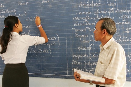 Dạy tiếng Khmer trong dịp hè nhằm gìn giữ bản sắc dân tộc