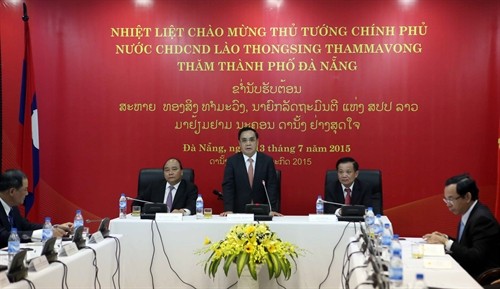 Thủ tướng Chính phủ Lào Thoong-xỉnh Thăm-mạ-vông bắt đầu chuyến thăm Việt Nam