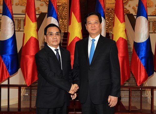 Thủ tướng Nguyễn Tấn Dũng hội đàm với Thủ tướng nước CHDCND Lào Thongsing Thammavong