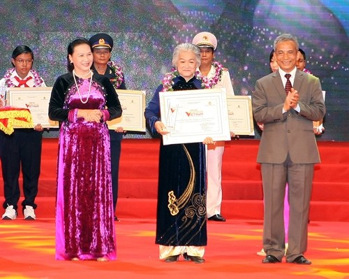 Chương trình Vinh quang Việt Nam lần thứ XII tôn vinh 13 cá nhân và 2 tập thể