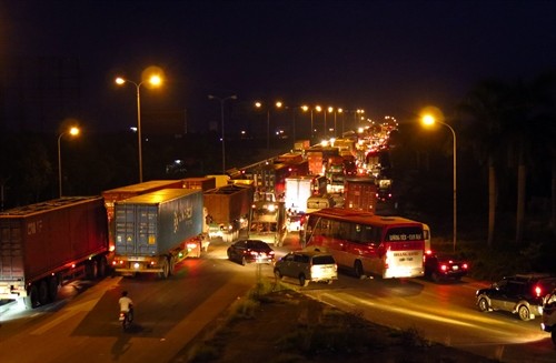 Hải Dương: Tai nạn giao thông khiến quốc lộ 5 ách tắc trong nhiều giờ