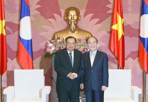 Chủ tịch Quốc hội Nguyễn Sinh Hùng tiếp Phó Chủ tịch nước Lào