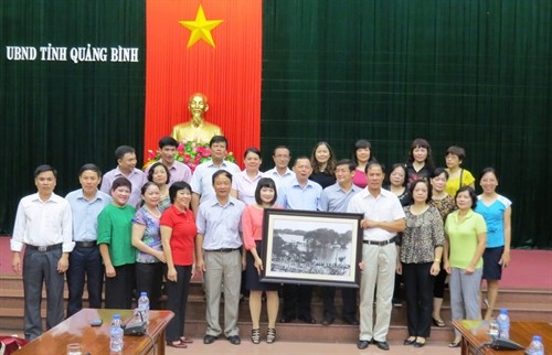 Khối thi đua III - Công đoàn viên chức Việt Nam thăm, tặng quà Đại đội nữ pháo binh Ngư Thủy