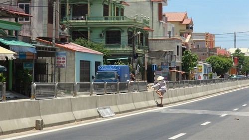 Cảnh báo tình trạng tháo dỡ dải phân cách trên quốc lộ 1A đoạn qua Quảng Bình