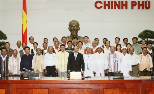 Phó Thủ tướng Nguyễn Xuân Phúc tiếp đoàn đại biểu người dân tộc có uy tín tỉnh Bình Thuận