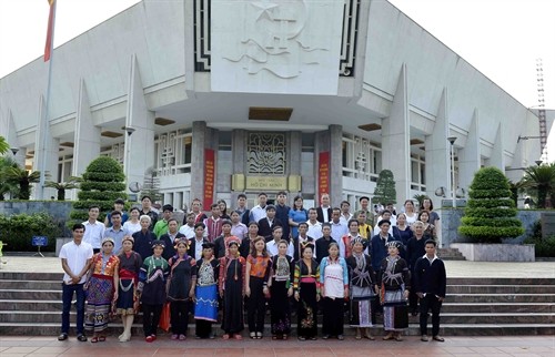 Đoàn đại biểu 16 dân tộc rất ít người thăm Thủ đô Hà Nội