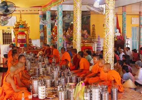 Đồng bào Khmer với những hoạt động trong ngày Tết cổ truyền Chôl Chnăm Thmây