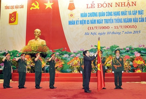 Chủ tịch nước Trương Tấn Sang trao Huân chương Quân công hạng Nhất tặng Tổng cục Hậu cần