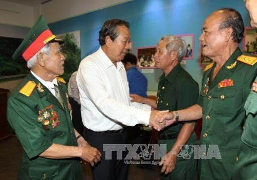 Phó Thủ tướng Thường trực Trương Hòa Bình dự buổi họp mặt các chiến sĩ cách mạng từng bị địch bắt tù đày
