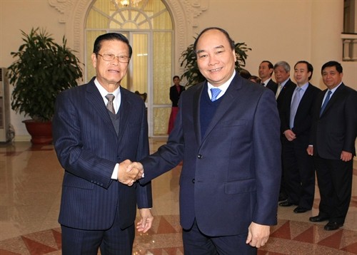 Phó Thủ tướng Nguyễn Xuân Phúc hội đàm với Phó Thủ tướng Lào Xổm-xa-vạt Lềnh-xa-vắt