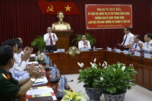 Đồng chí Tô Huy Rứa kiểm tra công tác chuẩn bị Đại hội Đảng bộ các cấp tại Cần Thơ