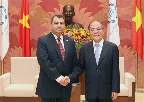 Chủ tịch Quốc hội Nguyễn Sinh Hùng tiếp Chủ tịch Liên minh Nghị viện thế giới