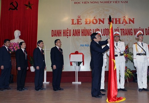 Chủ tịch nước Trương Tấn Sang dự Lễ đón nhận Danh hiệu Anh hùng lực lượng vũ trang nhân dân của Học viện Nông nghiệp Việt Nam