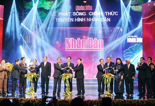 Thủ tướng Nguyễn Tấn Dũng dự Lễ ra mắt kênh Truyền hình Nhân dân