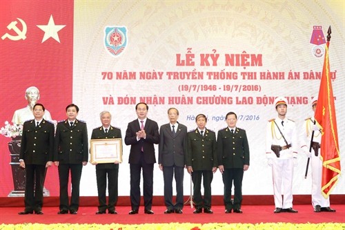 Chủ tịch nước Trần Đại Quang dự lễ kỷ niệm 70 năm Ngày truyền thống Thi hành án dân sự
