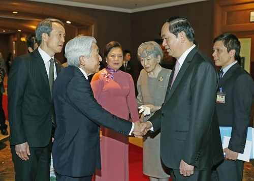 Chủ tịch nước Trần Đại Quang chia tay Nhà vua Nhật Bản rời Hà Nội đi thăm thành phố Huế
