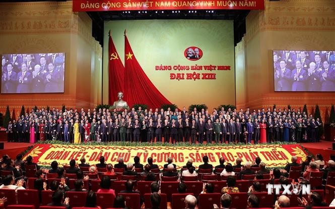 越南共产党第十三届中央委员会亮相 中央委员会以高度一致选举阮富仲同志为越共中央总书记