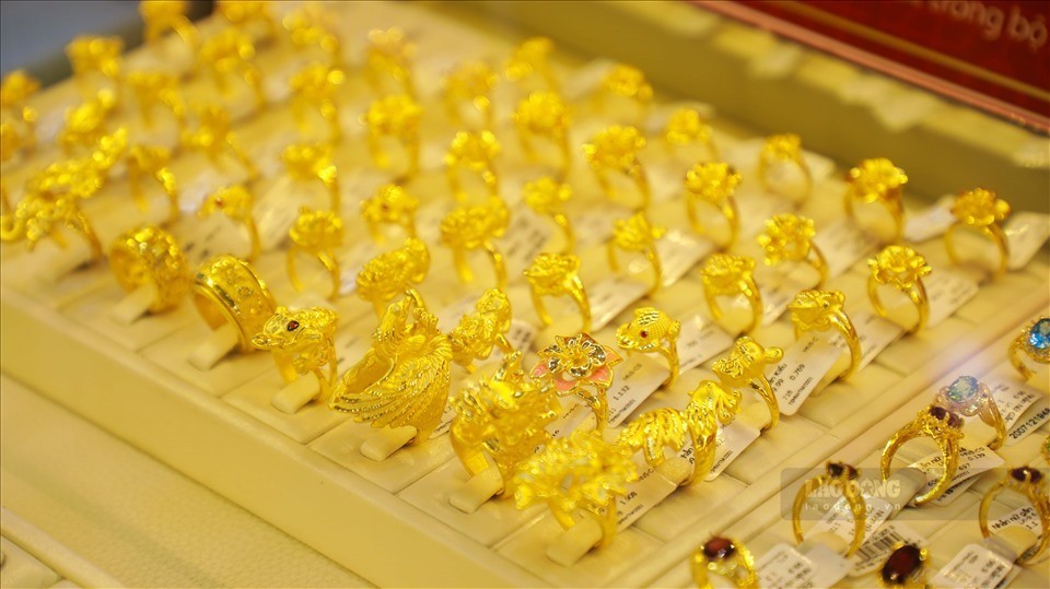 今日上午越南国内市场黄金价格稳定在5500万越盾以上