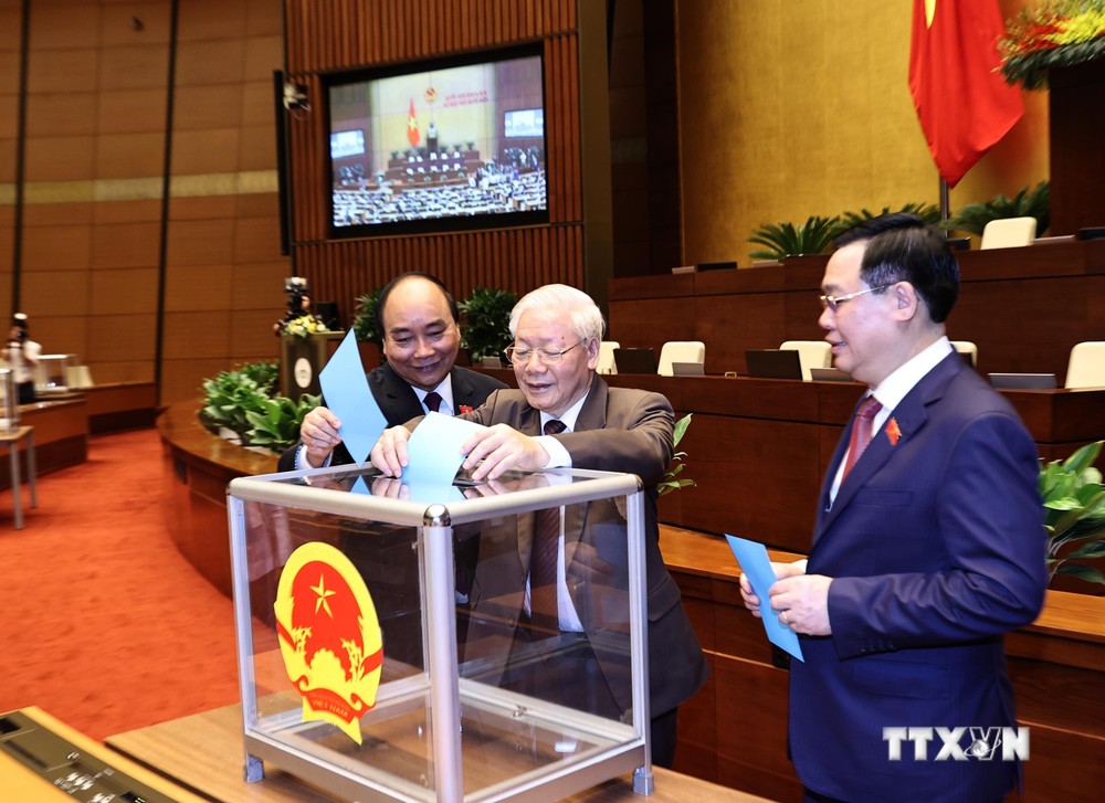 第十四届国会第十一次会议：国会以赞成率92.92%通过免去阮春福政府总理的决议