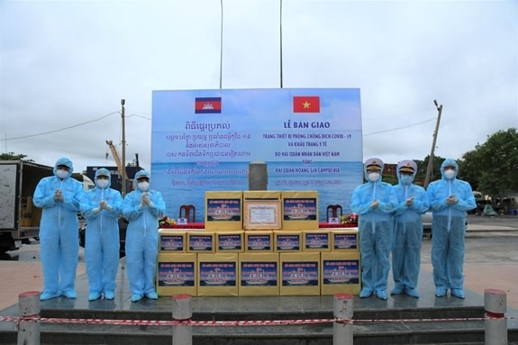 越南向柬埔寨和印度捐赠医用防护物资和设备