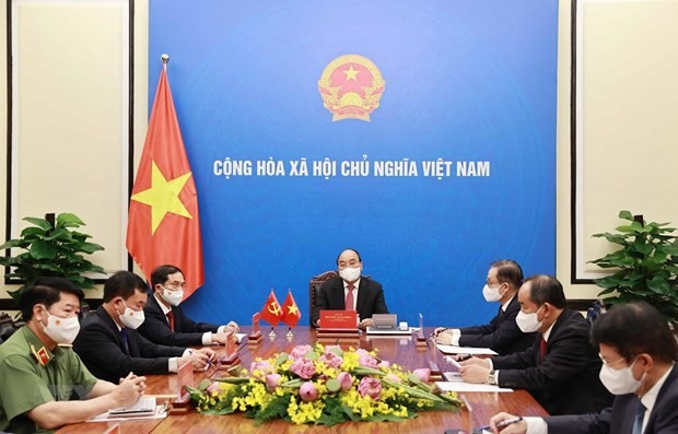越南国家主席阮春福与中共中央总书记、国家主席习近平通电话