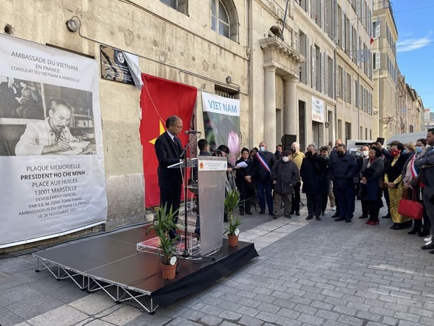 胡志明主席纪念牌匾揭牌仪式在法国马赛市举行
