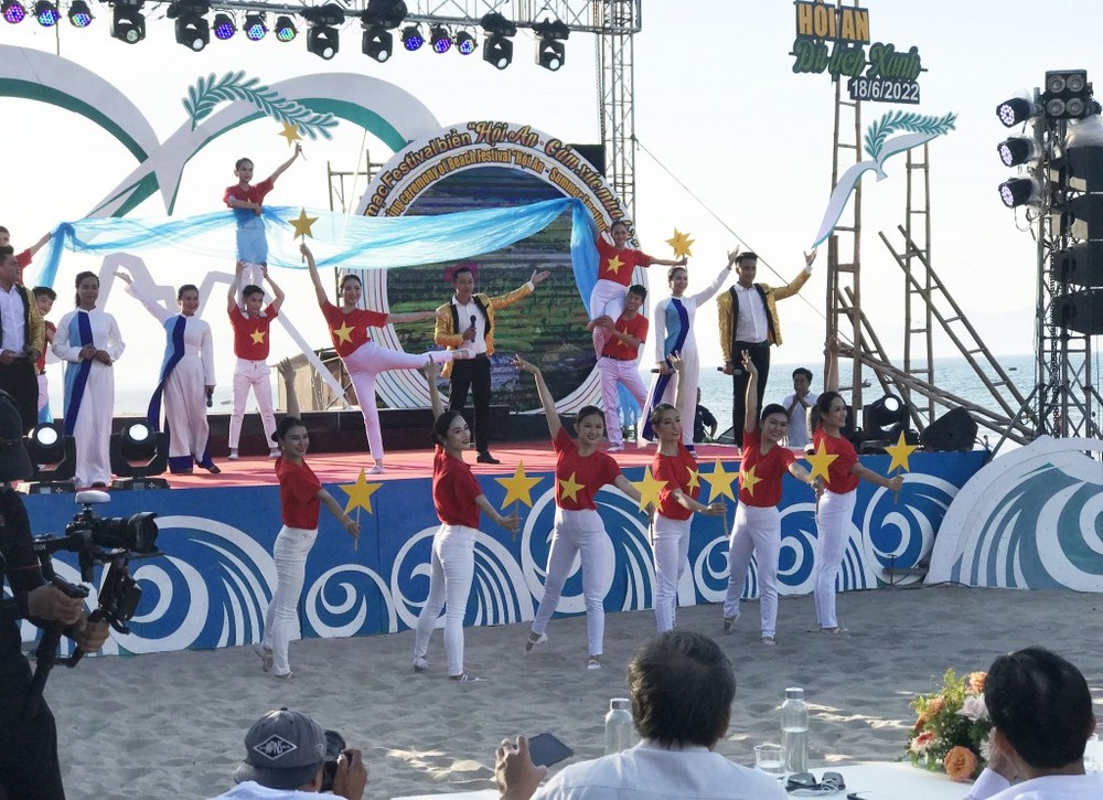 “感受会安夏天”海洋节正式开幕 清化省涔山狂欢节热闹开场